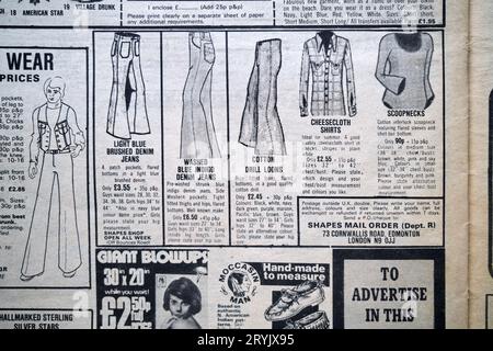 Advertit for Clothing in 1970s Issue di NME New Musical Express Music Paper Foto Stock