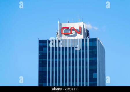 Edmonton, Alberta, Canada. Apr 04, 2023. Un cartello CN Tower Building. Un edificio della Canadian National Railway Company per uffici. Foto Stock