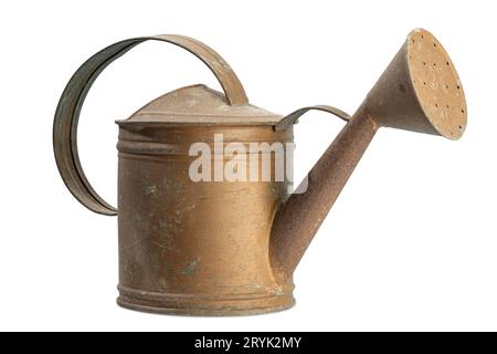 Annaffiatura vecchio stagionato può isolato su sfondo bianco Foto Stock
