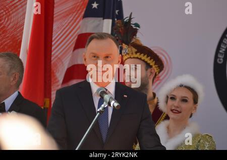 New York, New York, Stati Uniti. 1 ottobre 2023. Il presidente del repubblicano della Polonia, Andrzej Duda parla alla 86a Parata annuale del Pulaski Day lungo la Fifth Avenue, New York. Credito: Ryan Rahman/Alamy Live News Foto Stock