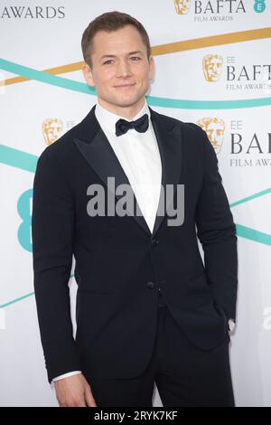 Londra, Regno Unito. 19 febbraio 2023. Nella foto: Taron Egerton partecipa agli EE British Academy Film Awards 2023 Arrivals al Royal Festival Hall, Southbank, Londra. Foto Stock