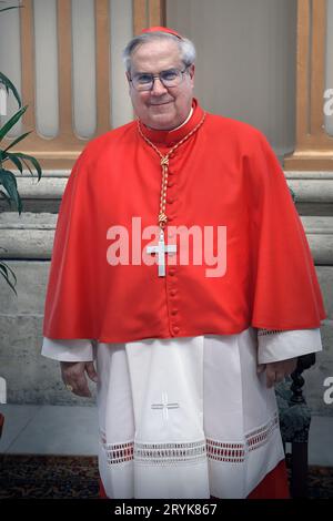 Città del Vaticano, Vaticano. 30 settembre 2023. CITTÀ DEL VATICANO, VATICANO - SETTEMBRE 30: Il nuovo cardinale Angelo Sixto Rossi posa per un ritratto durante le visite di cortesia, in seguito ad un concistoro, il 30 settembre 2023 nella città del Vaticano. Papa Francesco tiene un concistoro per la creazione di 21 nuovi cardinali, il concistoro cade prima dell'inizio del Sinodo sulla Sinodalità, che si svolgerà in ottobre. Credito: dpa/Alamy Live News Foto Stock