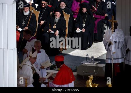 Città del Vaticano, Vaticano. 30 settembre 2023. CITTÀ DEL VATICANO, VATICANO - SETTEMBRE 30: Papa Francesco durante il Concistoro pubblico ordinario per la creazione del nuovo Cardinale a San Piazza San Pietro il 30 settembre 2023 nella città del Vaticano. Papa Francesco tiene un concistoro per la creazione di 21 nuovi cardinali, il concistoro cade prima dell'inizio del Sinodo sulla Sinodalità, che si svolgerà in ottobre. Credito: dpa/Alamy Live News Foto Stock