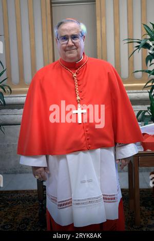 Città del Vaticano, Vaticano. 30 settembre 2023. CITTÀ DEL VATICANO, VATICANO - SETTEMBRE 30: Il nuovo cardinale Angelo Sixto Rossi posa per un ritratto durante le visite di cortesia, in seguito ad un concistoro, il 30 settembre 2023 nella città del Vaticano. Papa Francesco tiene un concistoro per la creazione di 21 nuovi cardinali, il concistoro cade prima dell'inizio del Sinodo sulla Sinodalità, che si svolgerà in ottobre. Credito: dpa/Alamy Live News Foto Stock