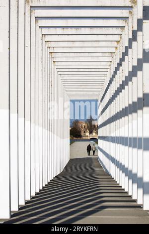 Viale delle porte del cielo, chiostro moderno in stile Bauhaus, Schwerin, Germania, Europa Foto Stock