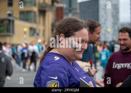 Fan in arrivo il giorno della partita a Wembley NFL Atlanta Falcons contro Jacksonville Jaquars, 1 ottobre 23 Foto Stock