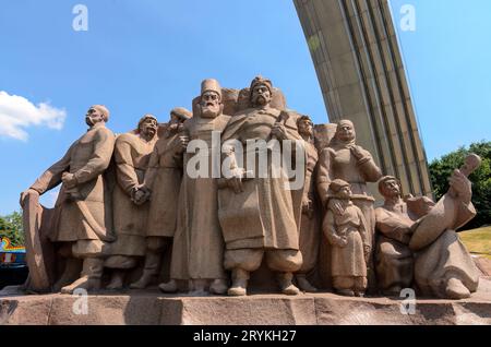 Monumento alla fraternità delle nazioni a Kiev - Ucraina Foto Stock