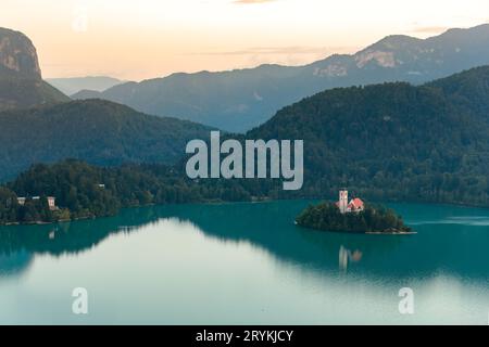 Vista dal lago di Bled nelle alpi slovene Foto Stock