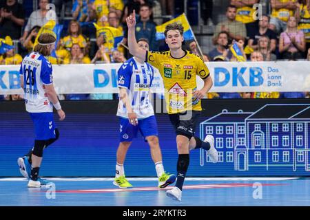 Mannheim, Deutschland. 1 ottobre 2023. Torschütze David More (RNL, 15), Spieler der Rhein-Neckar-Löwen, Jubelt über ein Tor, Jubel, jubeln, Torjubel, Torerfolg, festeggia l'obiettivo, l'obiettivo, la celebrazione, Jubel ueber das Tor, Optimistisch, Spielszene, highlight, Einzelbild, azione, Aktion, 01.10.2023, Mannheim (Deutschland), pallamano, Bundesliga, Rhein-Neckar Löwen - TVB Stoccarda credito: dpa/Alamy Live News Foto Stock