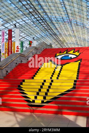 Logo der Buchmesse auf einer Treppe in der Glashalle der Leipziger Messe, Neue Messe, Lipsia, Sachsen, Deutschland, Europa Foto Stock