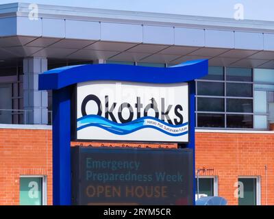Calgary, Alberta, Canada. 7 maggio 2023. Un cartello della città di Okotoks in Alberta, Canada. Foto Stock