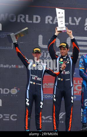 Los Angeles, Chili. 1 ottobre 2023. 11 Thierry NEUVILLE (BEL), Martijn WYDAEGHE (BEL), HYUNDAI SHELL MOBIS WORLD RALLY TEAM, HYUNDAI I20 N Rally1 Hybrid, WRC, podio, ritratto durante il Rally Cile 2023, undicesimo round del WRC World Rally Car Championship 2023, dal 28 settembre al 1 ottobre 2023 a Los Angeles, Cile - foto Sophie Graillon/DPPI Credit: DPPI Media/Alamy Live News Foto Stock