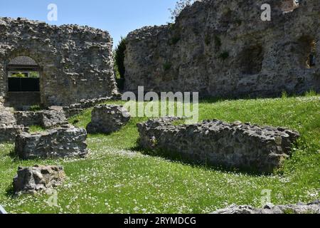 Il resto del muro del forte romano cannabianca a Zeiselmauer, Austria Foto Stock