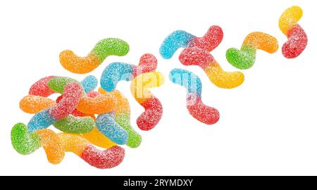 Vermi aculenti gummy isolati su sfondo bianco, profondità di campo piena Foto Stock