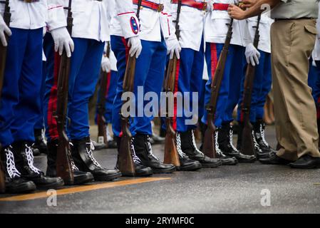 Salvador, Bahia, Brasile - 7 settembre 2023: Gli studenti del collegio militare dell'esercito sono visti in formazione durante la parata dell'indipendenza brasiliana i Foto Stock