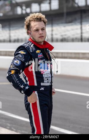 Il pilota INDYCAR, SANTINO FERRUCCI (14) di Woodbury, Connecticut, si prepara ad allenarsi per gli Indianapols 500 all'Indianapolis Motor Speedway di Ind Foto Stock