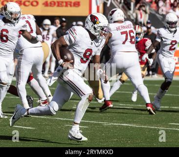 Santa Clara, Stati Uniti. 1 ottobre 2023. Il quarterback degli Arizona Cardinals Joshua Dobbs (9) corre contro i San Francisco 49ers al Levi's Stadium di Santa Clara, California, domenica 1 ottobre 2023. I 49ers liberarono i Cardinals 35-16. Foto di Terry Schmitt/UPI credito: UPI/Alamy Live News Foto Stock