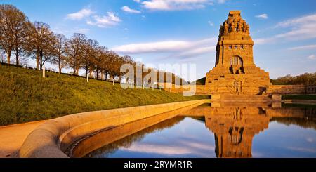 Monumento alla Battaglia delle Nazioni alla luce della sera, Lipsia, Sassonia, Germania, Europa Foto Stock