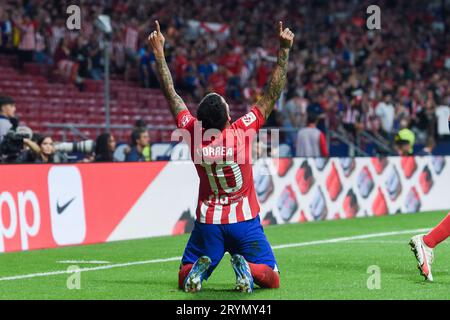 Madrid, Spagna. 1 ottobre 2023. Angel Correa dell'Atletico de Madrid celebra un gol durante una partita di calcio della Liga tra l'Atletico de Madrid e Cadice CF a Madrid, Spagna, 1° ottobre 2023. Crediti: Gustavo Valiente/Xinhua/Alamy Live News Foto Stock