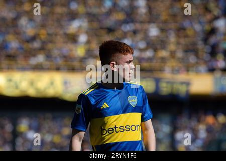 Buenos Aires, Argentina. 1 ottobre 2023. Valentin Barco del Boca Juniors visto in azione durante un match tra il Boca Juniors e il River Plate come parte della Copa de la Liga Profesional 2023 all'Estadio Alberto J. Armando di Buenos Aires. Punteggio finale: Boca Juniors(0) V River Plate(2) (foto di Manuel Cortina/SOPA Images/Sipa USA) credito: SIPA USA/Alamy Live News Foto Stock