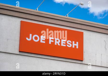 Calgary, Alberta, Canada. 22 maggio 2023. Un negozio di insegne Joe Fresh Cloths. Foto Stock