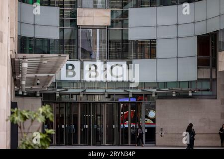 Londra, Regno Unito. 1 ottobre 2023. Il fronte di Broadcasting House, la sede della BBC, a Londra. Credito: SOPA Images Limited/Alamy Live News Foto Stock