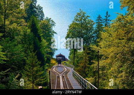 La funivia più antica d'Europa con vista sul Lago di Brienz con la montagna a Giessbach, Brienz, Oberland Bernese, Cantone di Berna, Svizzera Foto Stock