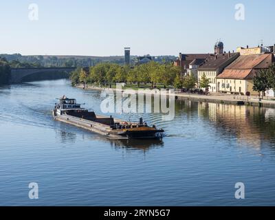 Nave da carico sul meno, Kitzingen, bassa Franconia, Franconia, Baviera, Germania Foto Stock