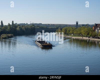 Nave da carico sul meno, Kitzingen, bassa Franconia, Franconia, Baviera, Germania Foto Stock