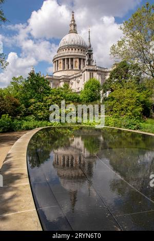 Cattedrale di St Paul in primavera. Londra. REGNO UNITO. Foto Stock