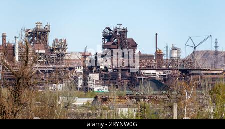 Distrutto edifici del laboratorio di Azovstal stabilimento a Mariupol Ucraina Foto Stock