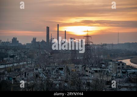 Distrutto edifici del laboratorio di Azovstal stabilimento a Mariupol Ucraina Foto Stock