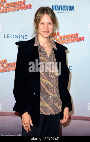 Anna Bachmann bei der Premiere des Kinofilms Das fliegende Klassenzimmer im Kino in der Kulturbrauerei. Berlino, 01.10.2023 *** Anna Bachmann alla prima del film Das fliegende Klassenzimmer al cinema del Kulturbrauerei Berlin, 01 10 2023 foto:XF.xKernx/xFuturexImagex klassenzimmer 3918 Credit: Imago/Alamy Live News Foto Stock