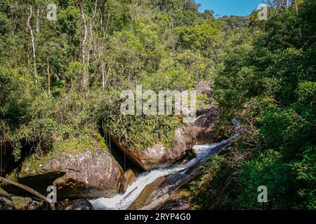 Cascate d'acqua nella foresta tropicale atlantica, Serra da Mantiqueira, Brasile Foto Stock