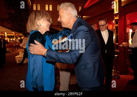 Judy Winter und Klaus Wowereit bei der Geburtstagsfeier zum 70. Geburtstag von Klaus Wowereit in der Bar jeder Vernunft. Berlin, 30.09.2023 *** Judy Winter e Klaus Wowereit alla festa di 70 anni di Klaus Wowereit al Bar jeder Vernunft Berlin, 30 09 2023 foto:XB.xDummerx/xFuturexImagex wowereit 3933 Credit: Imago/Alamy Live News Foto Stock