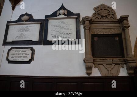 Susanna Eyton e i memoriali della famiglia Abbey, St. Peter e St. Paul Church, Watford, Northamptonshire, Inghilterra, Regno Unito Foto Stock