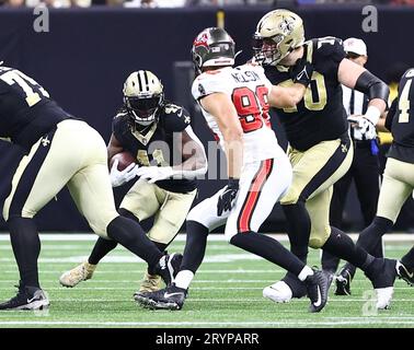 New Orleans, USA. 1 ottobre 2023. Il running back dei New Orleans Saints Alvin Kamara (41) corse per qualche yardage durante una partita della National Football League al Caesars Superdome di New Orleans, Louisiana, domenica 1 ottobre 2023. (Foto di Peter G. Forest/Sipa USA) credito: SIPA USA/Alamy Live News Foto Stock