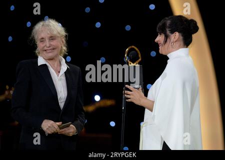 San Sebastian, Spagna. 30 settembre 2023. Claire Denis e Jaione Camborda partecipano alla cerimonia di chiusura durante il 71° Festival Internazionale del Cinema di San Sebastian al Kursaal Palace. Credito: SOPA Images Limited/Alamy Live News Foto Stock