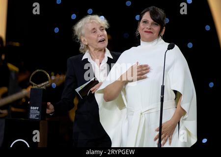 San Sebastian, Spagna. 30 settembre 2023. Claire Denis e Jaione Camborda partecipano alla cerimonia di chiusura durante il 71° Festival Internazionale del Cinema di San Sebastian al Kursaal Palace. Credito: SOPA Images Limited/Alamy Live News Foto Stock