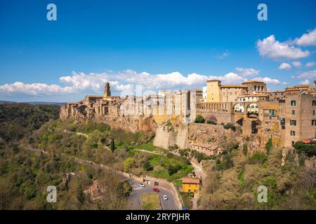 Splendido scenario della città medievale di Pitigliano, Italia Foto Stock