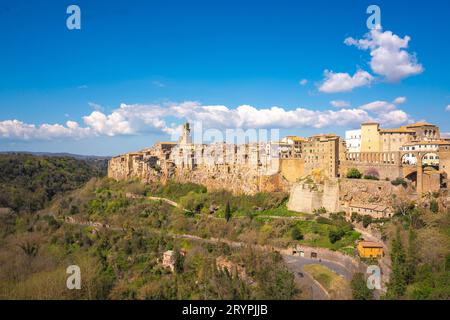 Splendido scenario della città medievale di Pitigliano, Italia Foto Stock