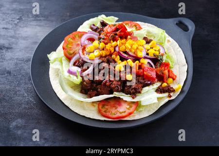 Tortillas messicane tradizionali con verdure Foto Stock