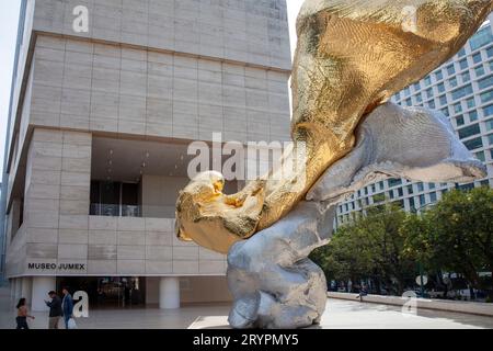 Scultura Urs Fischer "Lovers" fuori dal Museo Jumex in Plaza Carso a città del Messico, Messico Foto Stock