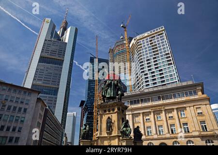 Grande cantiere Four Francoforte, Rossmarkt con il monumento Gutenberg, Francoforte sul meno Foto Stock