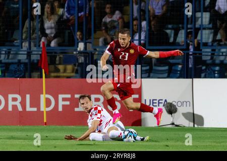 I calciatori competono durante una partita di calcio tra la Croazia e le squadre nazionali dell'Armenia Foto Stock