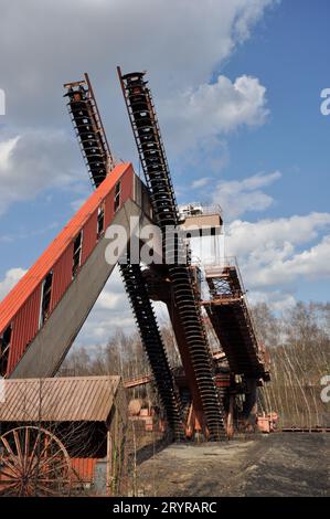 Vecchio sistema di trasporto nell'ex impianto di cokeria della miniera Zollverein di Essen, Germania Foto Stock