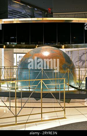 La lobby del Daily News Building sulla East 42nd Street a Manhattan, New York, USA Foto Stock