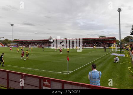 Vista generale dell'East Terrace che indica l'area dello Stadio Lamex, sede dello Stevenage FC durante la partita. Foto Stock