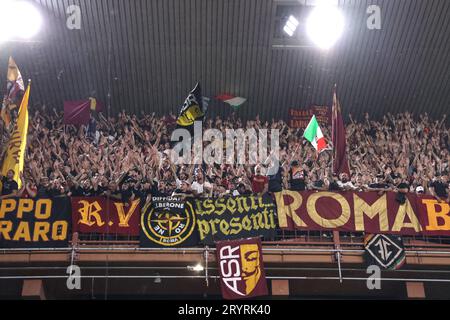 Genova, Italia, 28 settembre 2023. COME tifoso della Roma durante la partita di serie A A a Luigi Ferraris, Genova. Il credito fotografico dovrebbe leggere: Jonathan Moscrop / Sportimage Foto Stock