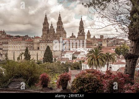 Santiago de Compostela, Spagna, 11 settembre 2023: Vista sullo skyline della città di Santiago de Compostela in Galizia, Spagna. Vista sulla cattedrale Foto Stock